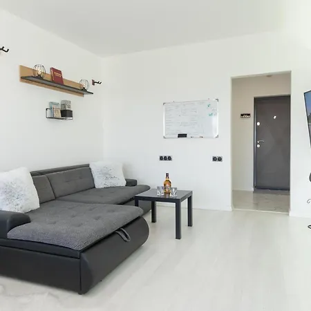 Apartment солнечные просторные метро минская *