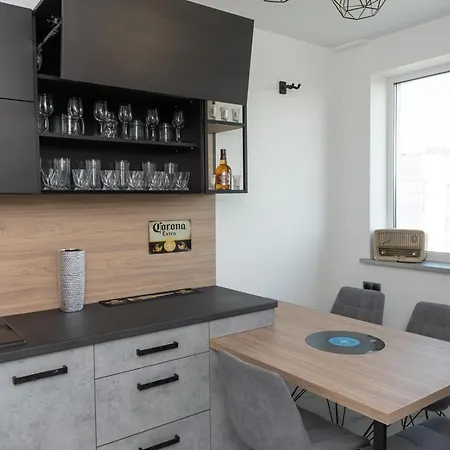 солнечные просторные метро минская Apartment Kyiv